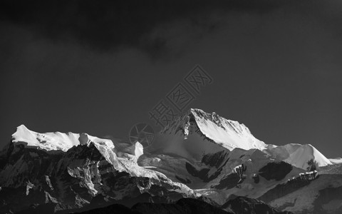尼泊尔安纳普尔纳山脉的峰图片