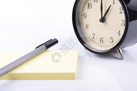 列出备忘和时间表概念信头闹钟笔记和桌图片