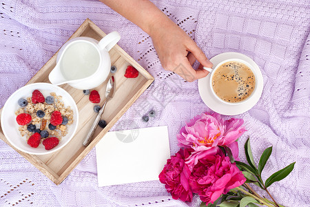 早餐咖啡面粉浆果和图片