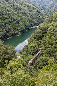 夏季利达线与青山图片