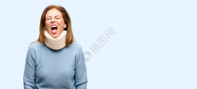 戴着颈托项圈的受伤妇女压力大图片