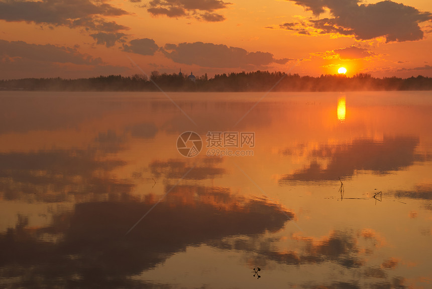 Vselug湖的日出上伏尔加湖系统图片