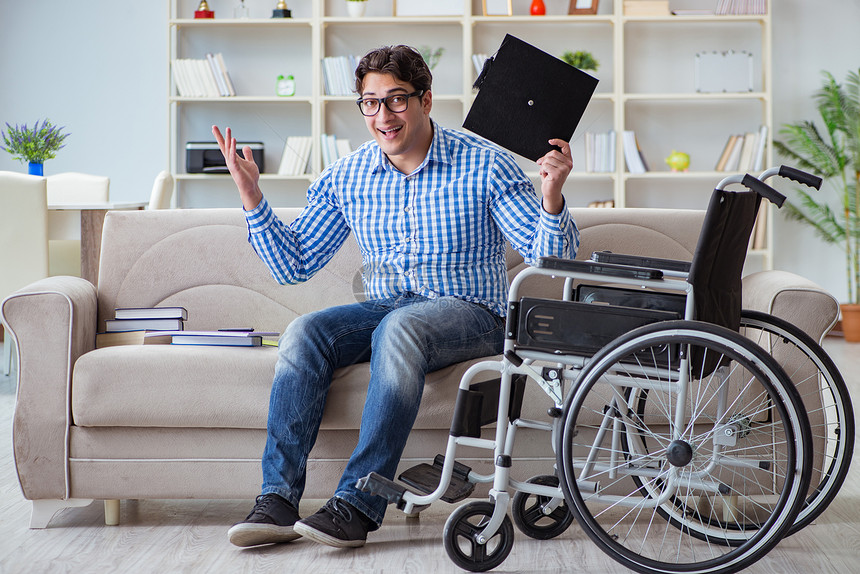 残疾概念中的轮椅青图片