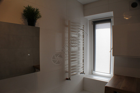 极简主义的白色浴室摄影图片