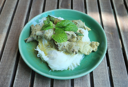 泰国面条与鸡肉咖喱Kono图片