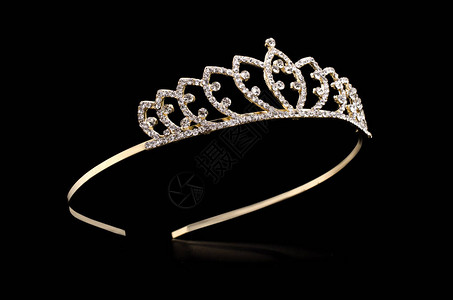金色皇冠其宝石在黑色图片