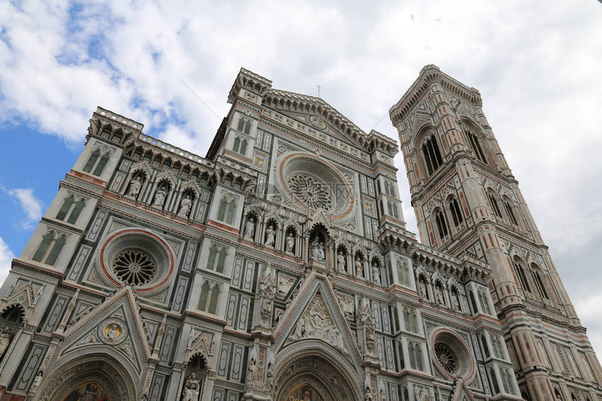 佛罗伦萨意大利教堂的正面和大钟楼图片