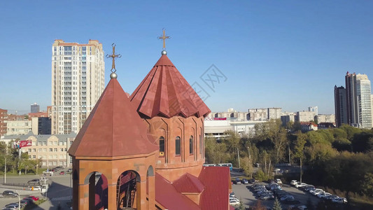 市立教堂的顶端景色录像城市住宅楼附图片