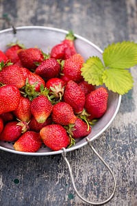 新鲜的园林草莓图片