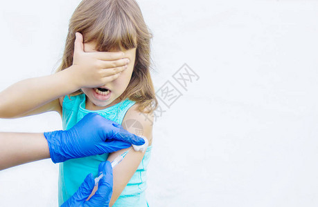 儿童接种疫苗注射图片