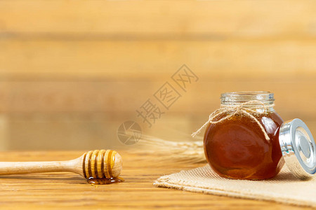 蜂蜜和蜂蜜梳子用木棍图片