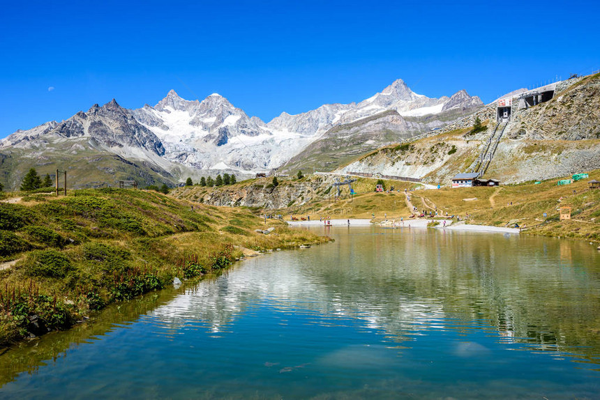 莱西湖目的是在瑞士泽尔马特阿尔卑斯山脉图片