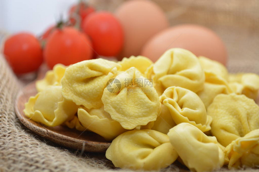 意大利传统意大利面食蛋图片