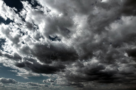 美丽的风暴天空与云彩启示录图片