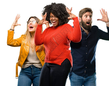三组年轻男女快乐和惊讶的欢呼声表图片