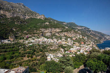波西塔诺全景房屋攀登山丘意图片