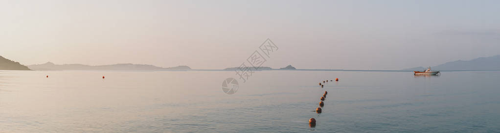 日出时的晨海全景苏梅岛日出图片