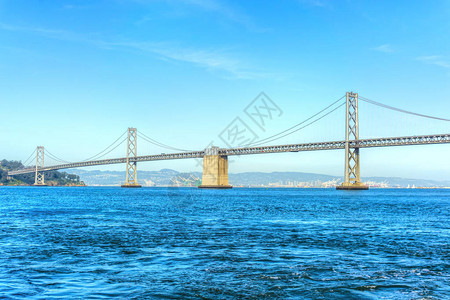 旧金山奥克兰湾大桥是横跨加利福尼亚旧金山湾的一座桥梁图片