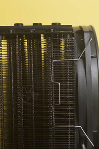 黄色背景的CPU粉扇图片