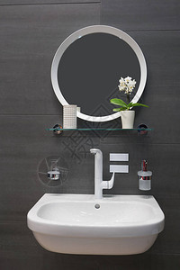 镜像白浴缸和白图片