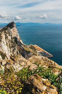 从岩石的顶部对直布罗陀海岸线进图片