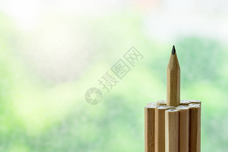 未结铅笔比其他铅笔高成功和成就概念AC5图片