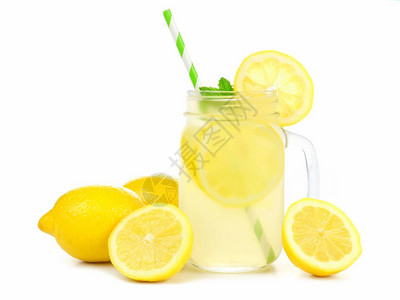梅森酒杯柠檬汁加柠檬和稻图片