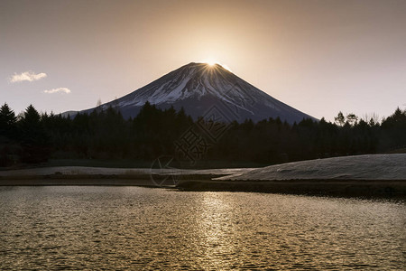 冬季富士钻石夕阳美景图片