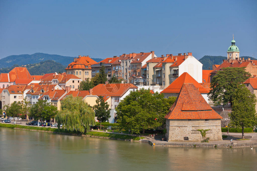 Maribor市的天线阳光明媚的日子图片