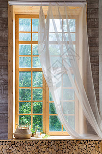 空房间带窗帘和窗帘的木窗查图片