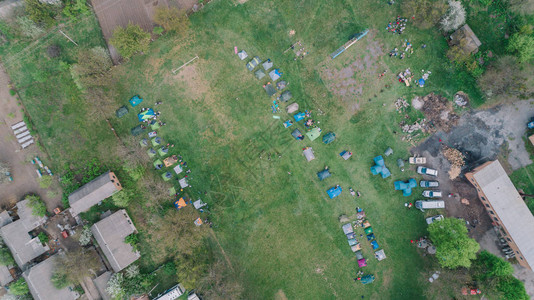 野外营地的空中观察帐篷空中摄影背景图片