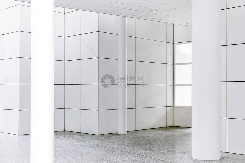 蓝天上白色办公楼的现代高科技设计建筑新技术白色的墙壁图片