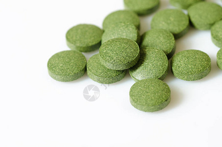 绿氯和螺旋藻药丸背景图片