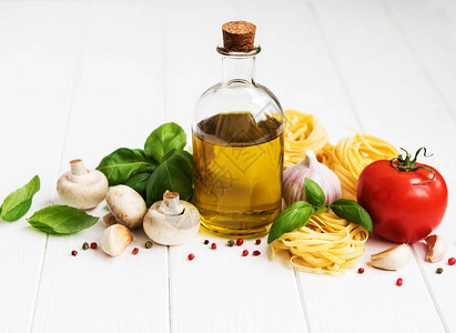 意大利食品成分橄榄油香料意大利面粉和白木图片