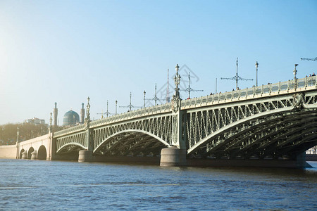 圣彼得堡Neva河对面的Troi图片