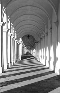 蒙特贝里科拱门朝圣者高清图片