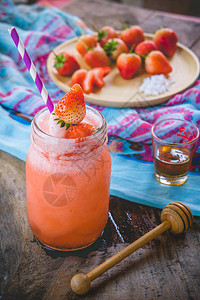 草莓冰雪果汁图片