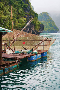 越南HaLongBay浮渔村图片