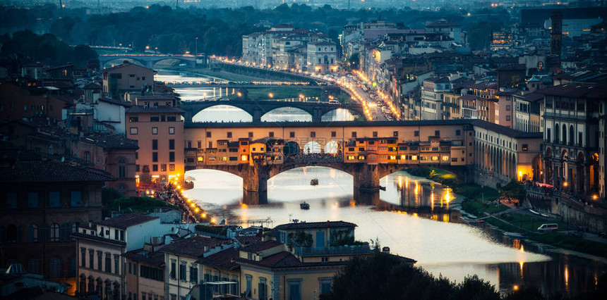 意大利夜间天际线的佛罗伦萨老桥佛罗伦萨是意大利中部托斯卡纳地区的首府城市佛罗伦萨是意大利中世纪贸易和过去时代最富有图片