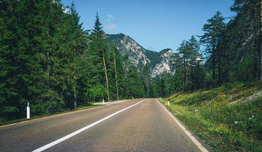 美丽的山路图片