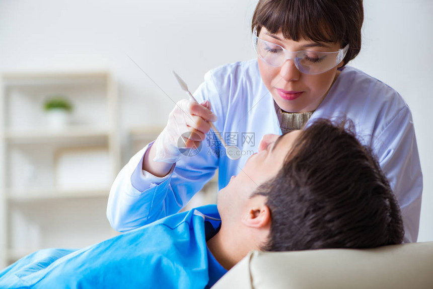 女牙医与男病人住院图片