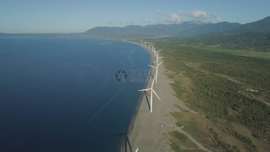 用于在海岸发电的风车鸟瞰图菲律宾北伊罗戈的班吉风车生态景观图片