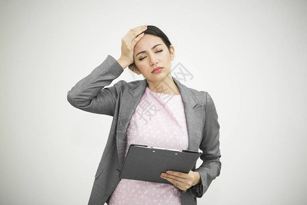 女商人在办公室工作感到紧张和头痛生活图片