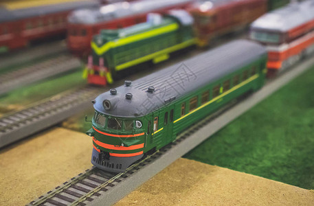 展出的各种苏联火车模型图片