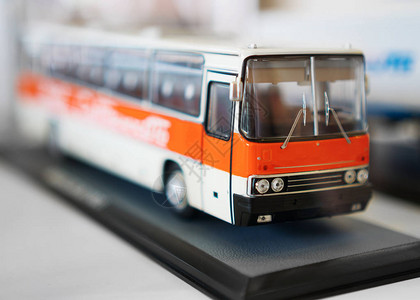 展出的苏联玩具巴士模型背景图片