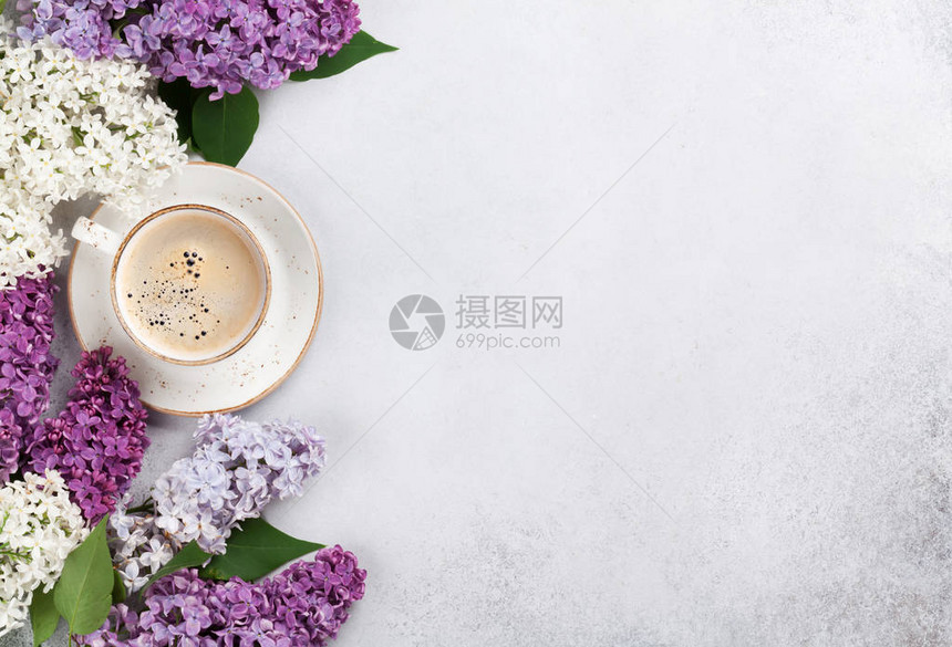 石头背景上的花朵和咖啡杯多彩丽菊花您文字的顶端图片