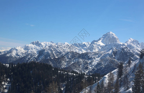 从意大利北部卢萨里山带雪的莫坦因大全高清图片