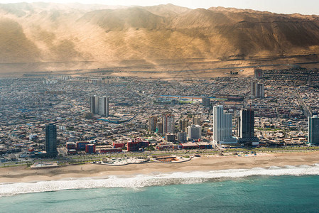 智利阿塔卡马沙漠北端港口Iquiqu图片
