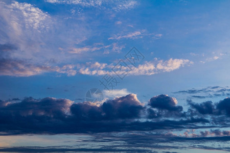 蓝天背景与云彩图片