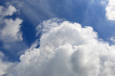 天空中漂亮的白云图片